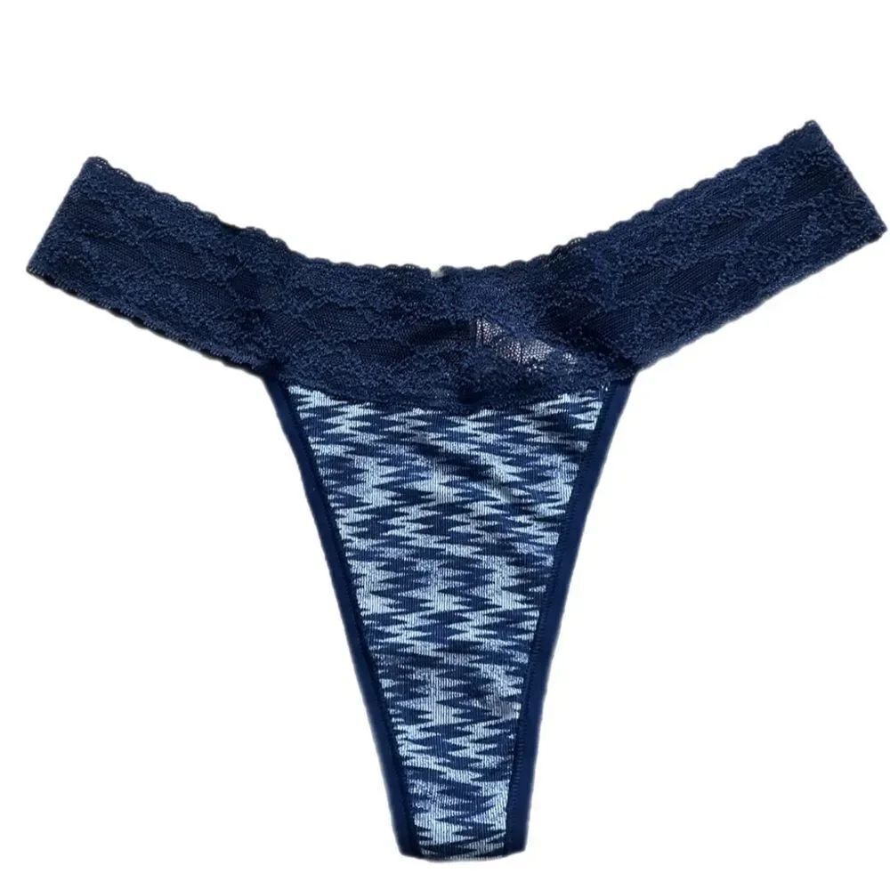 Victoria’s Secret Low Rise Cotton Lace Waist thong panty Blue animal print Large